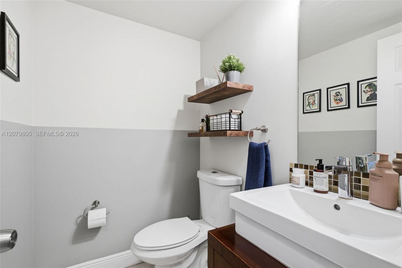 770 NE 69th St , Unit 2B, Miami, FL 33138 Photo