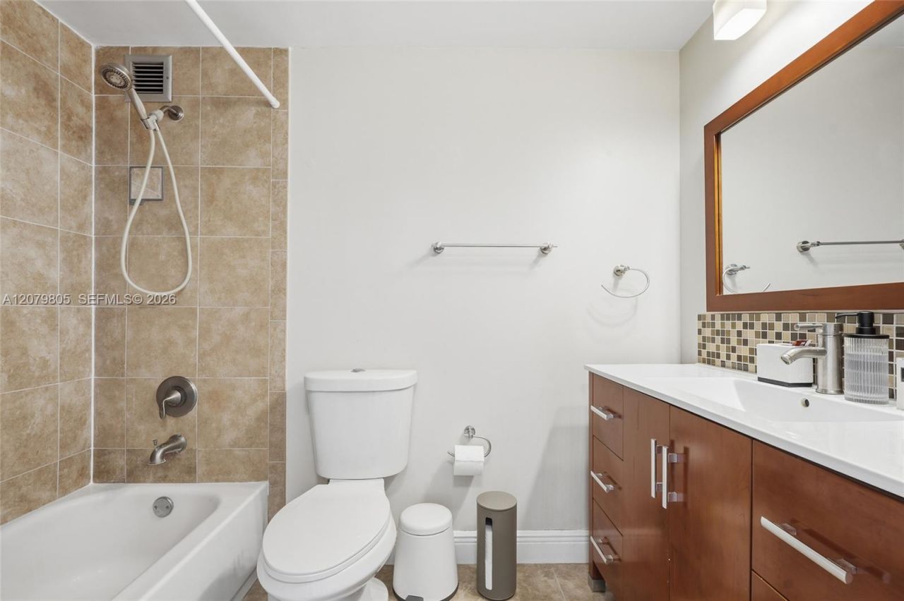 770 NE 69th St , Unit 2B, Miami, FL 33138 Photo