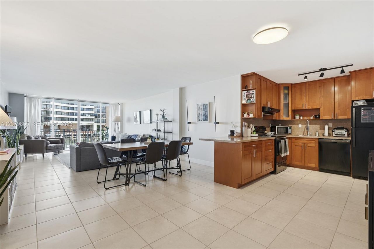 770 NE 69th St , Unit 2B, Miami, FL 33138 Photo