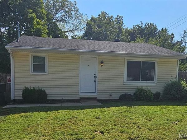 1822 Pine Tree Street, St Peters, MO 63376