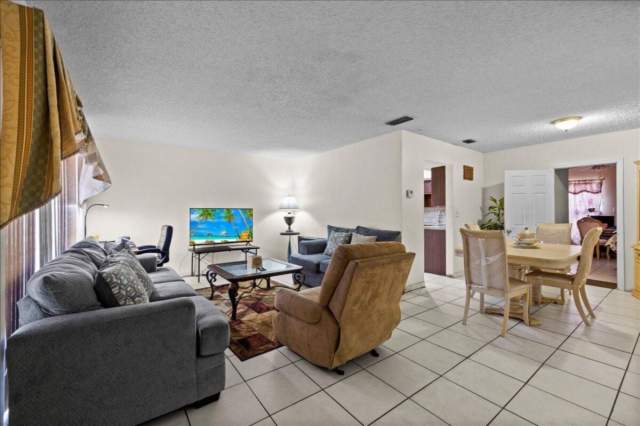8407 NW 25th Court, Sunrise, FL 33322 Photo