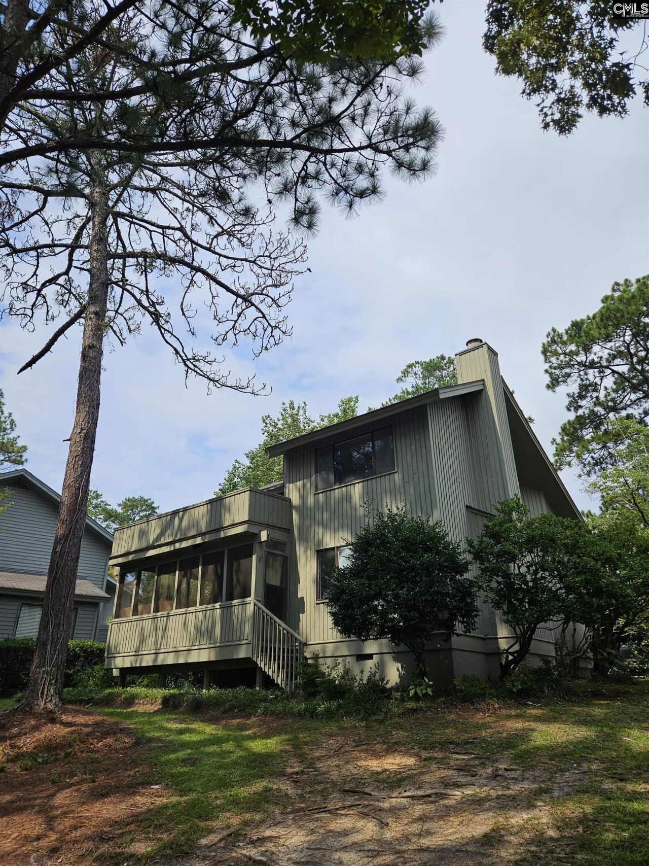 96 Ligustrum Lane  Photo 4