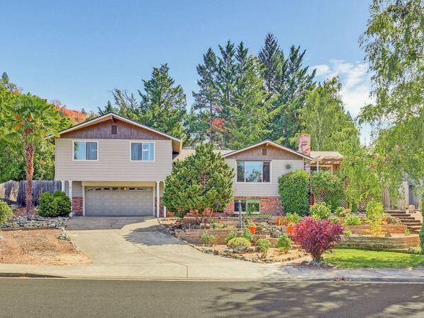 811 NE Oregon Avenue, Grants Pass, OR 97526