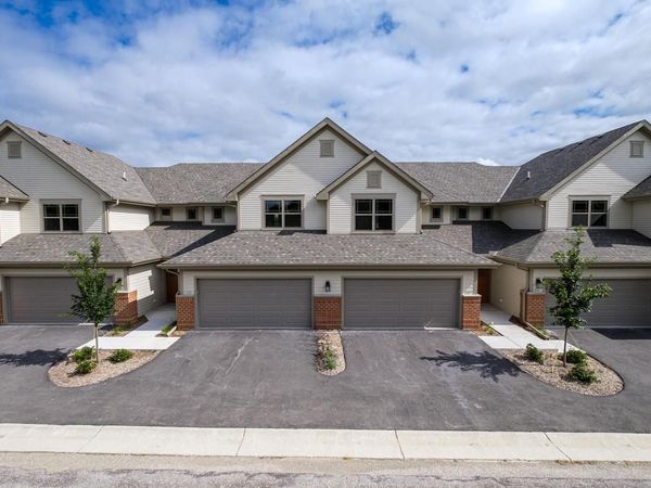 255 Aerie CIRCLE, Unit 102, Brookfield, WI 53045