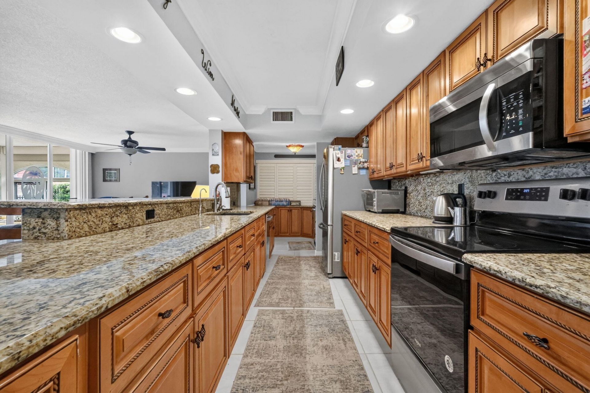 103 Half Moon Circle, Unit H1, Hypoluxo, FL 33462 Photo