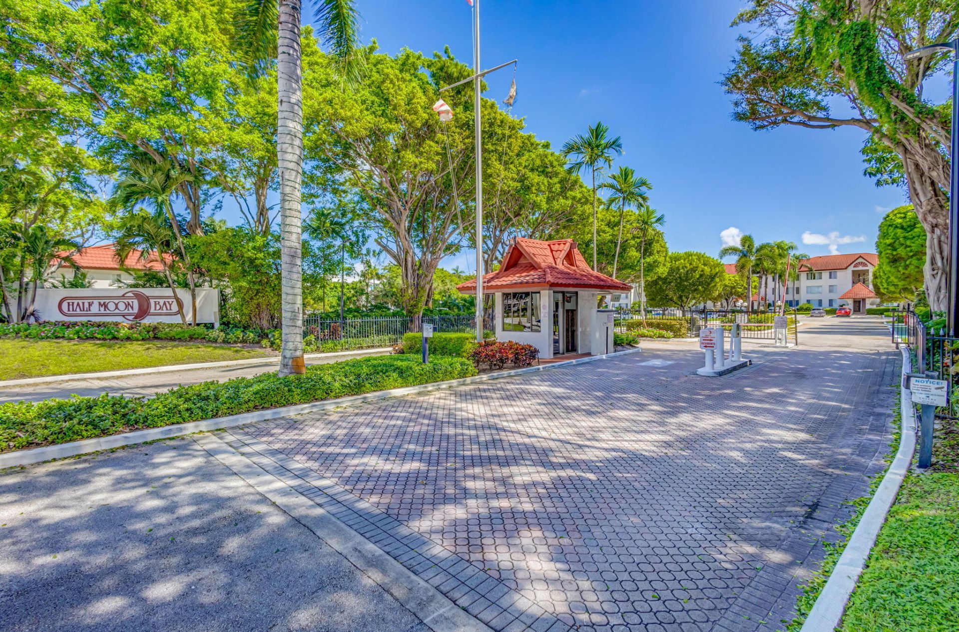 103 Half Moon Circle, Unit H1, Hypoluxo, FL 33462 Photo