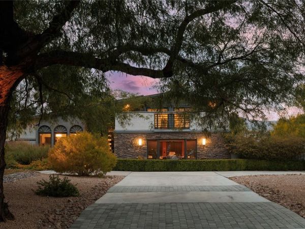 5285 N Chieftain Street , Las Vegas, NV 89149