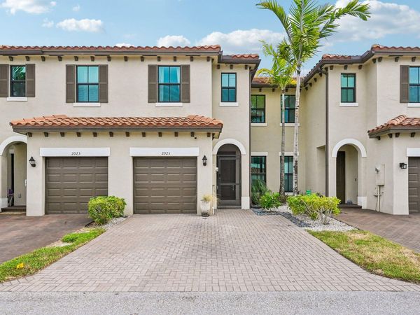 2025 OYSTERWOOD Lane, Riviera Beach, FL 33410