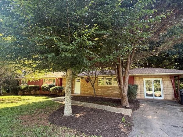 208 Harris Avenue , Elkin, NC 28621