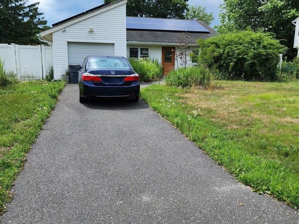 26 Narragansett Avenue , Medford, NY 11763