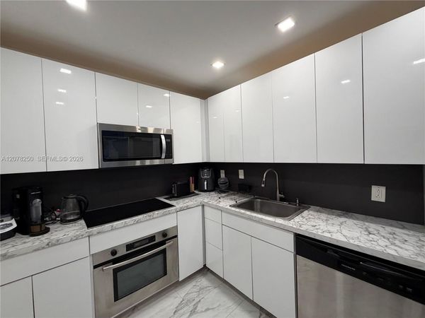 400 Kings Point Dr , Unit 218, Sunny Isles Beach, FL 33160