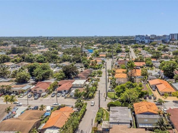 503 NW 43rd Pl , Miami, FL 33126