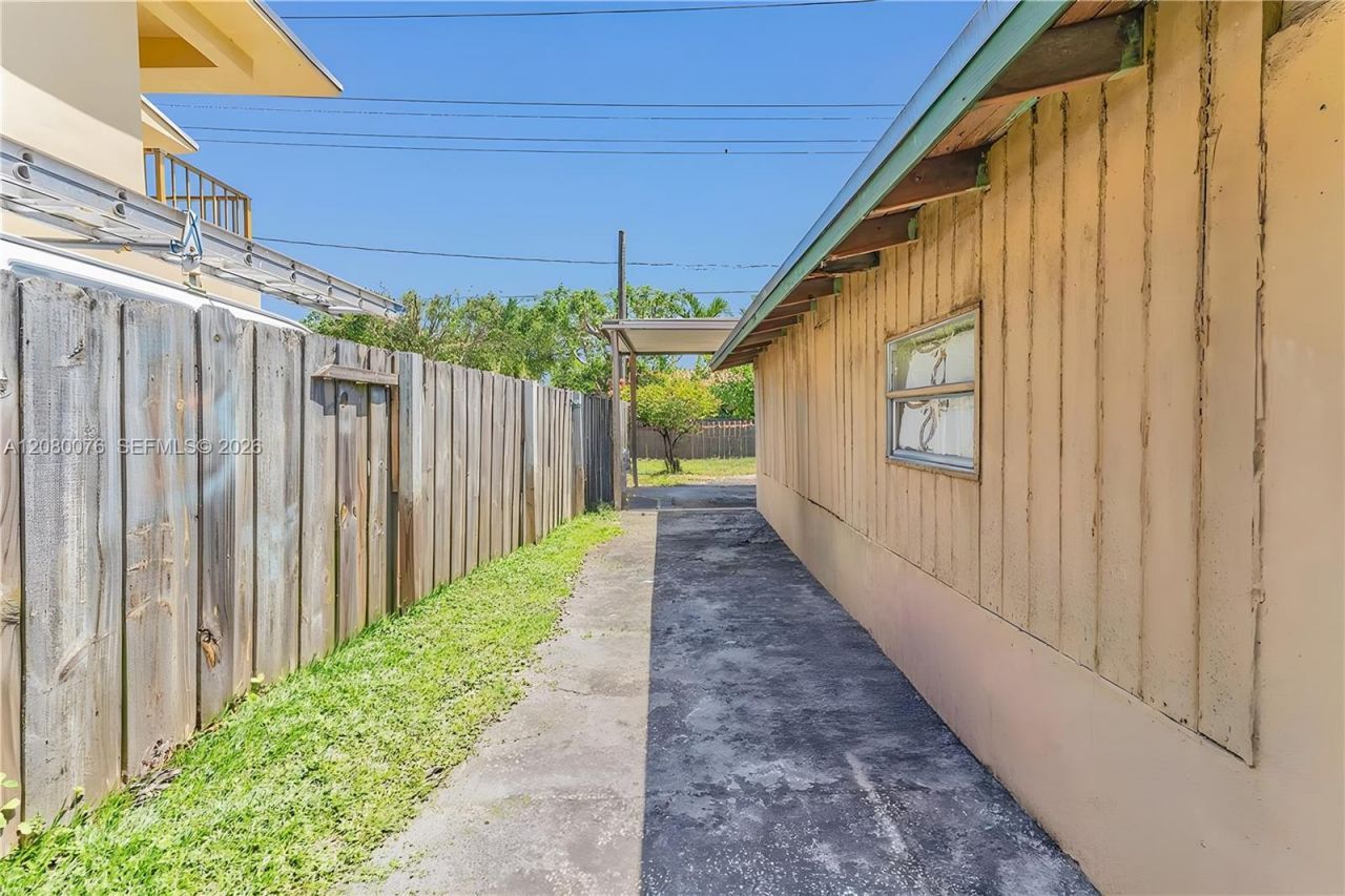 503 NW 43rd Pl , Miami, FL 33126 Photo