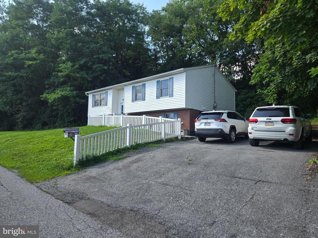 396 WHITESIDE AVENUE , HIGHSPIRE, PA 17034