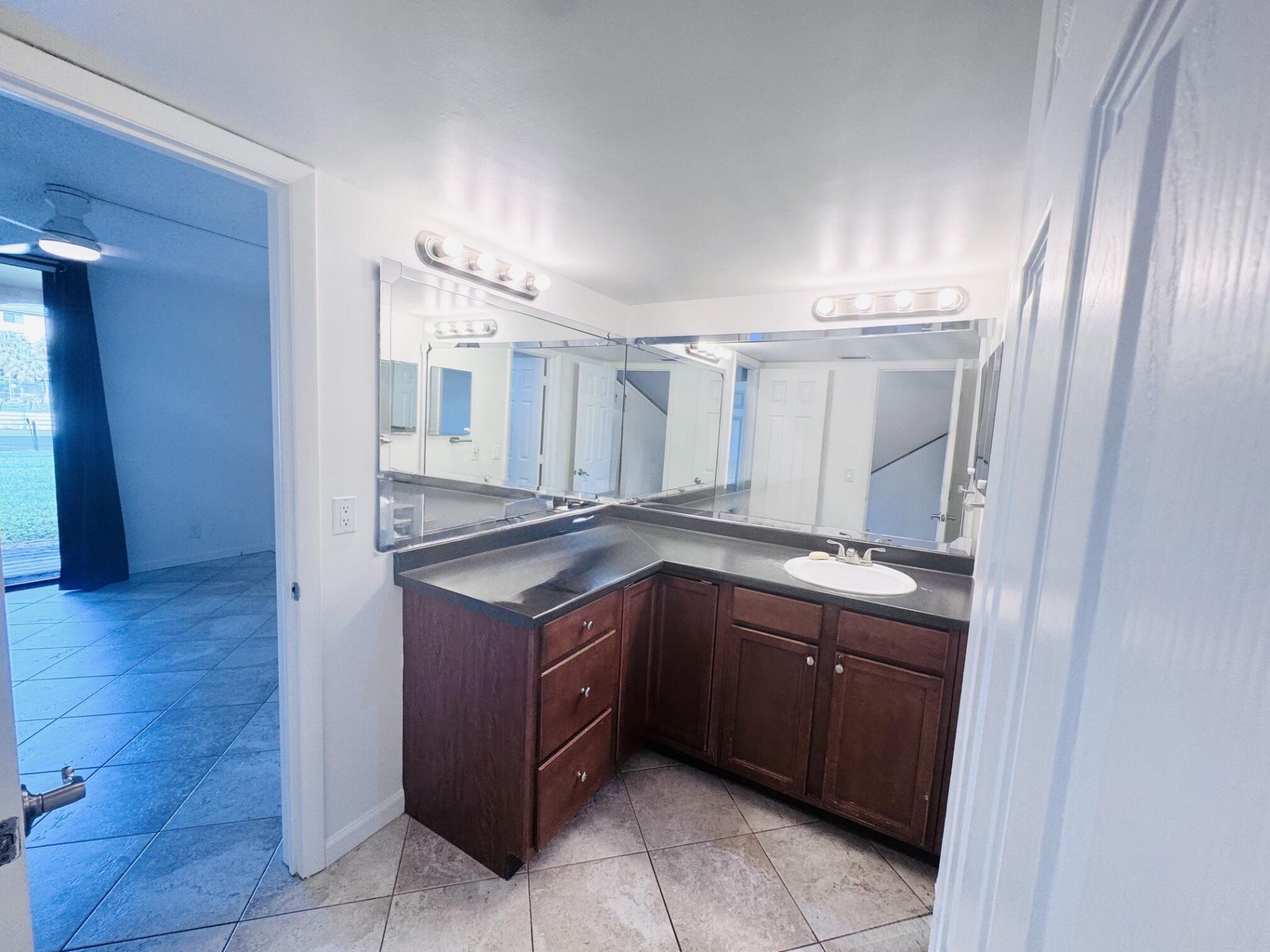 2820 Tennis Club Drive, Unit 206, West Palm Beach, FL 33417 Photo