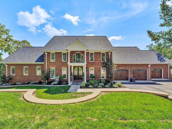 8123 Vista Forest DR, Roanoke, VA 24018