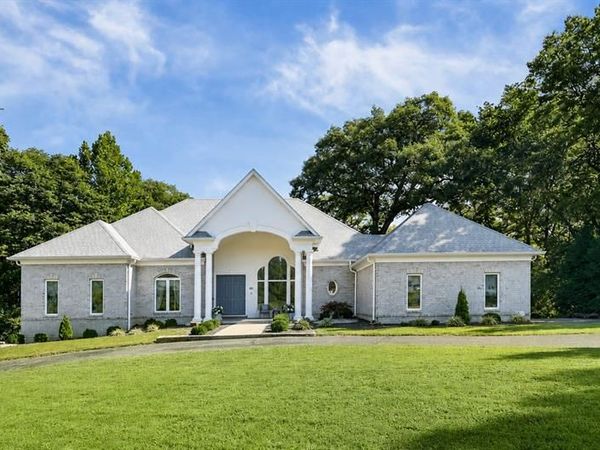 46 Kings Pointe Court, Belleville, IL 62223