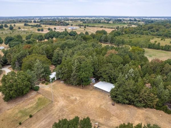 1842 County Road 1105 , Ravenna, TX 75476