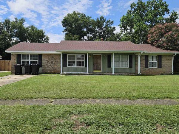 7765 Le Juene Dr, Pensacola, FL 32514