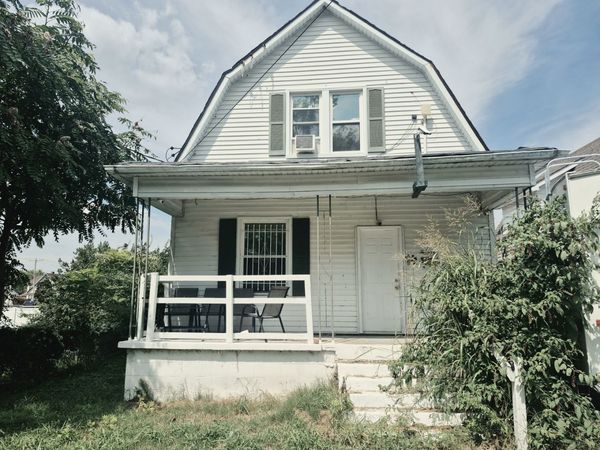 14 E Logan Street, Harrisburg, IL 62946