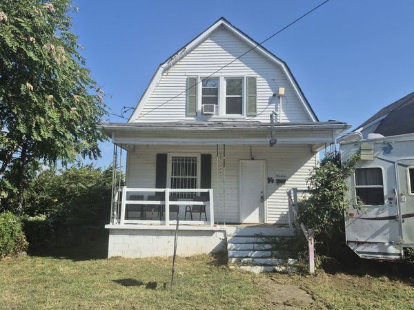 14 E Logan Street, Harrisburg, IL 62946