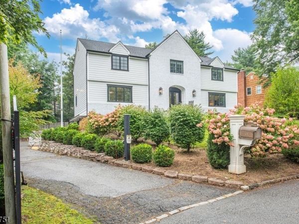 6 Lauri Dr, Florham Park, NJ 07932