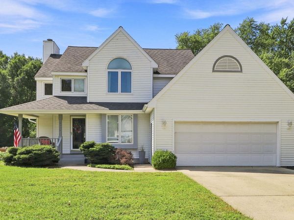 9770 Concord Row, Bridgman, MI 49106