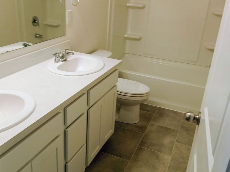 5411 Morning Glory Street, Ashville, OH 43103 Photo 9
