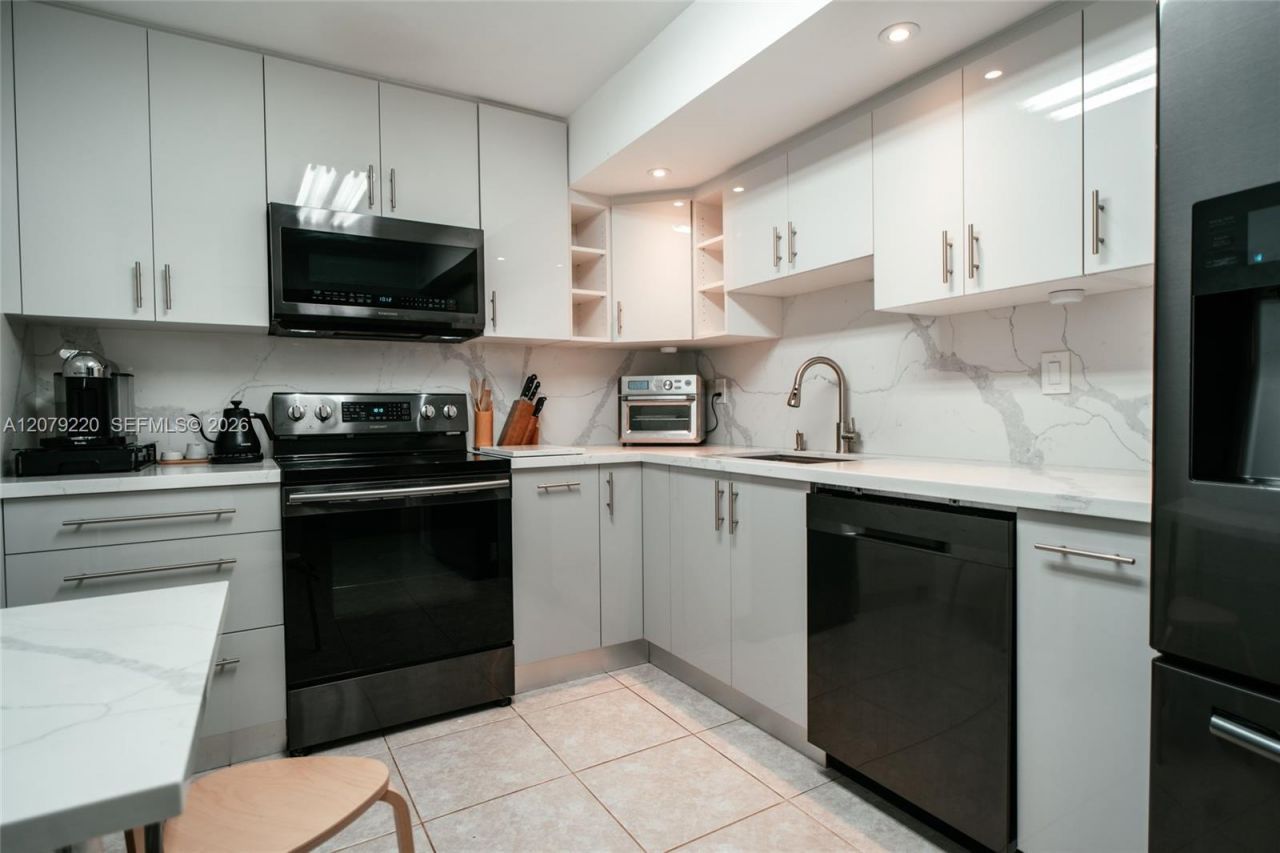 2001 Atlantic Shores Blvd , Unit 320, Hallandale Beach, FL 33009 Photo