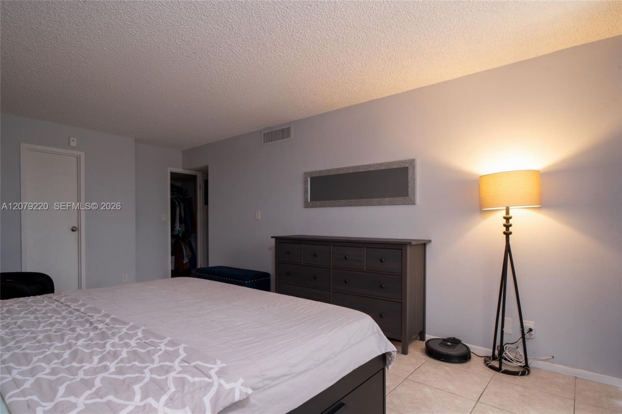 2001 Atlantic Shores Blvd , Unit 320, Hallandale Beach, FL 33009 Photo