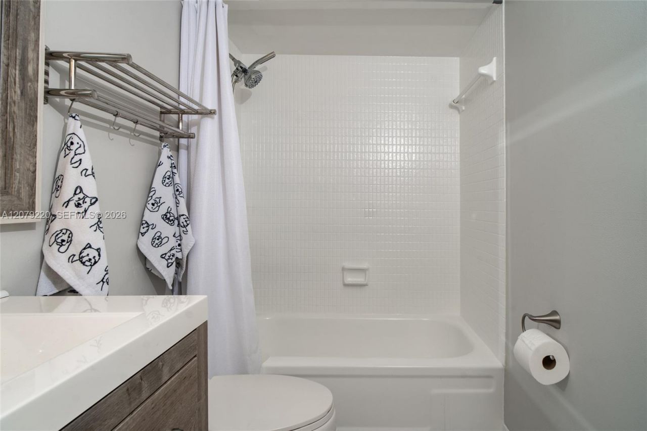 2001 Atlantic Shores Blvd , Unit 320, Hallandale Beach, FL 33009 Photo