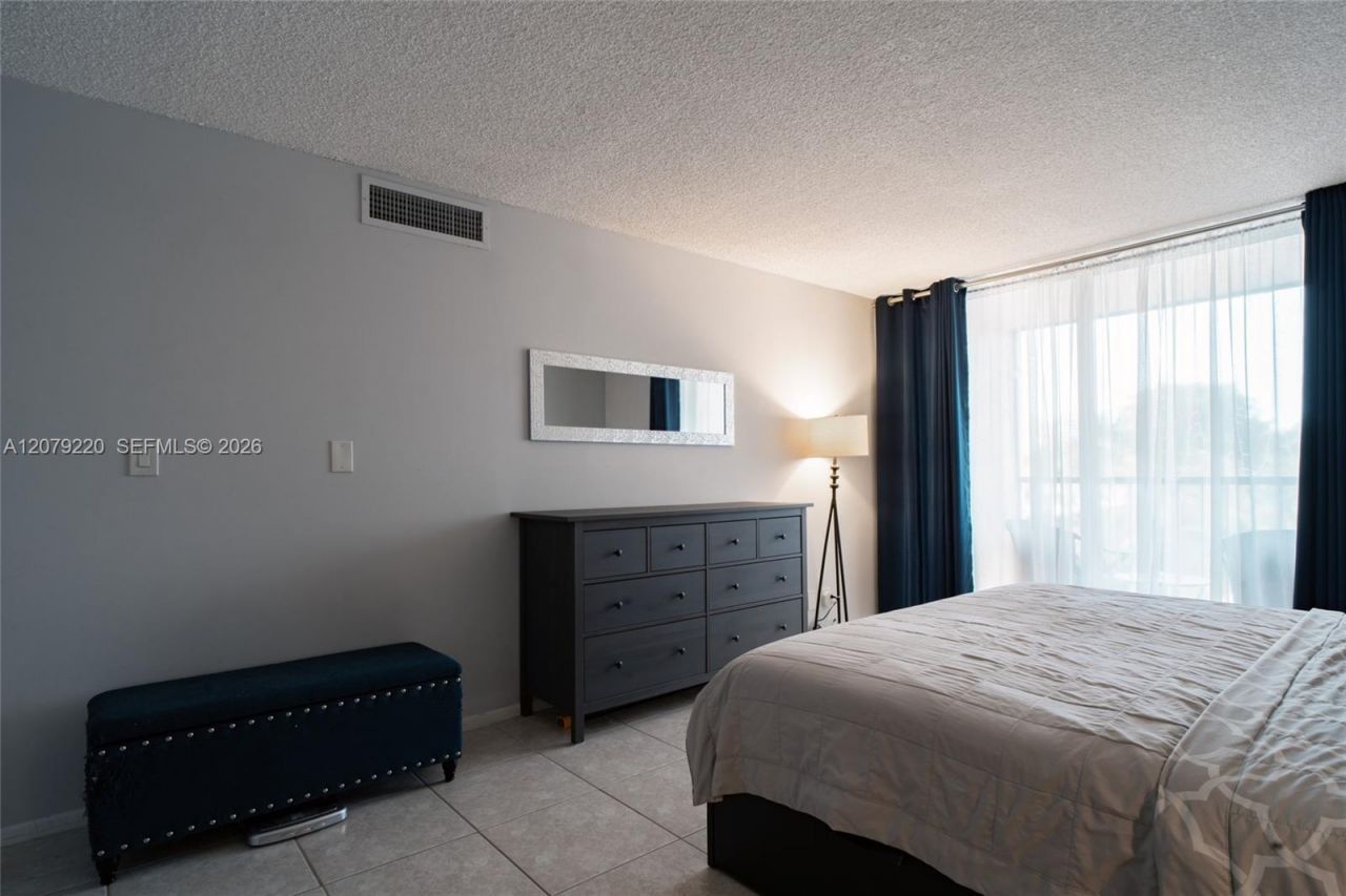2001 Atlantic Shores Blvd , Unit 320, Hallandale Beach, FL 33009 Photo