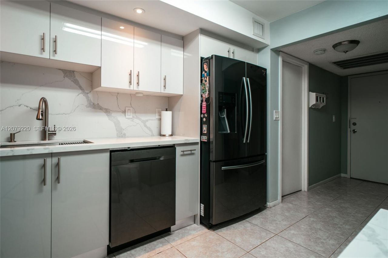 2001 Atlantic Shores Blvd , Unit 320, Hallandale Beach, FL 33009 Photo