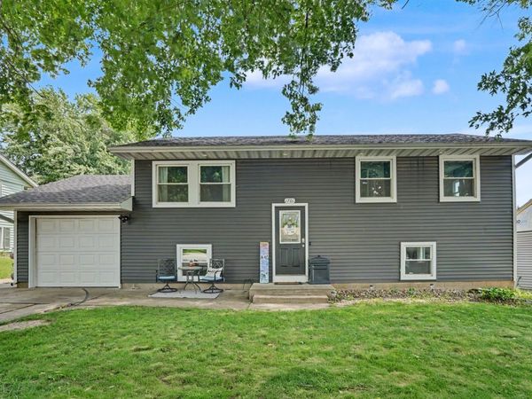 1701 Springdale Drive , Clinton, IA 52732