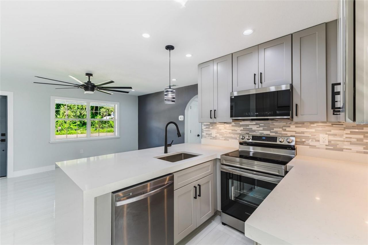 639 Hand Avenue, Sarasota, FL 34232 Photo