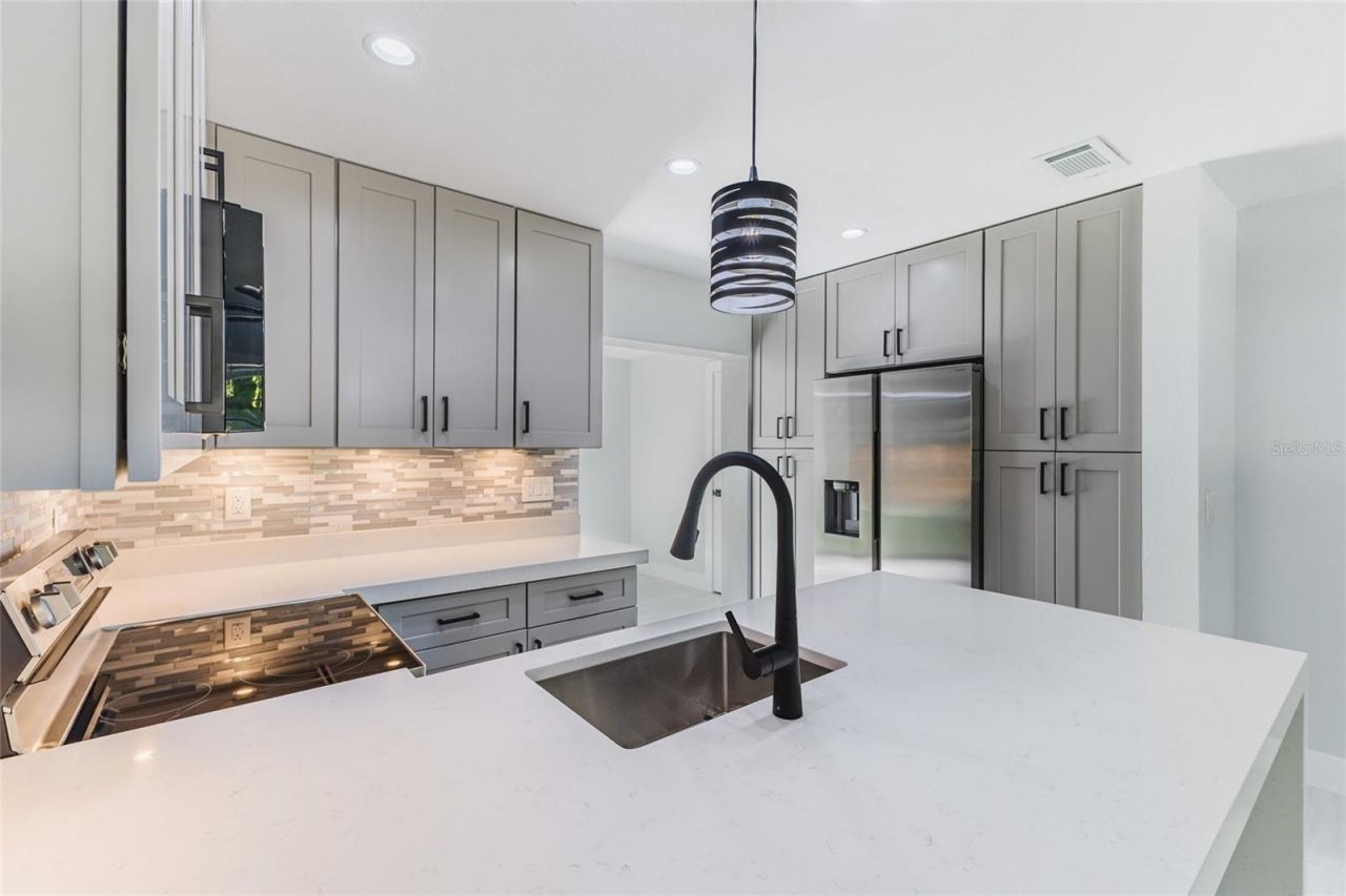 639 Hand Avenue, Sarasota, FL 34232 Photo