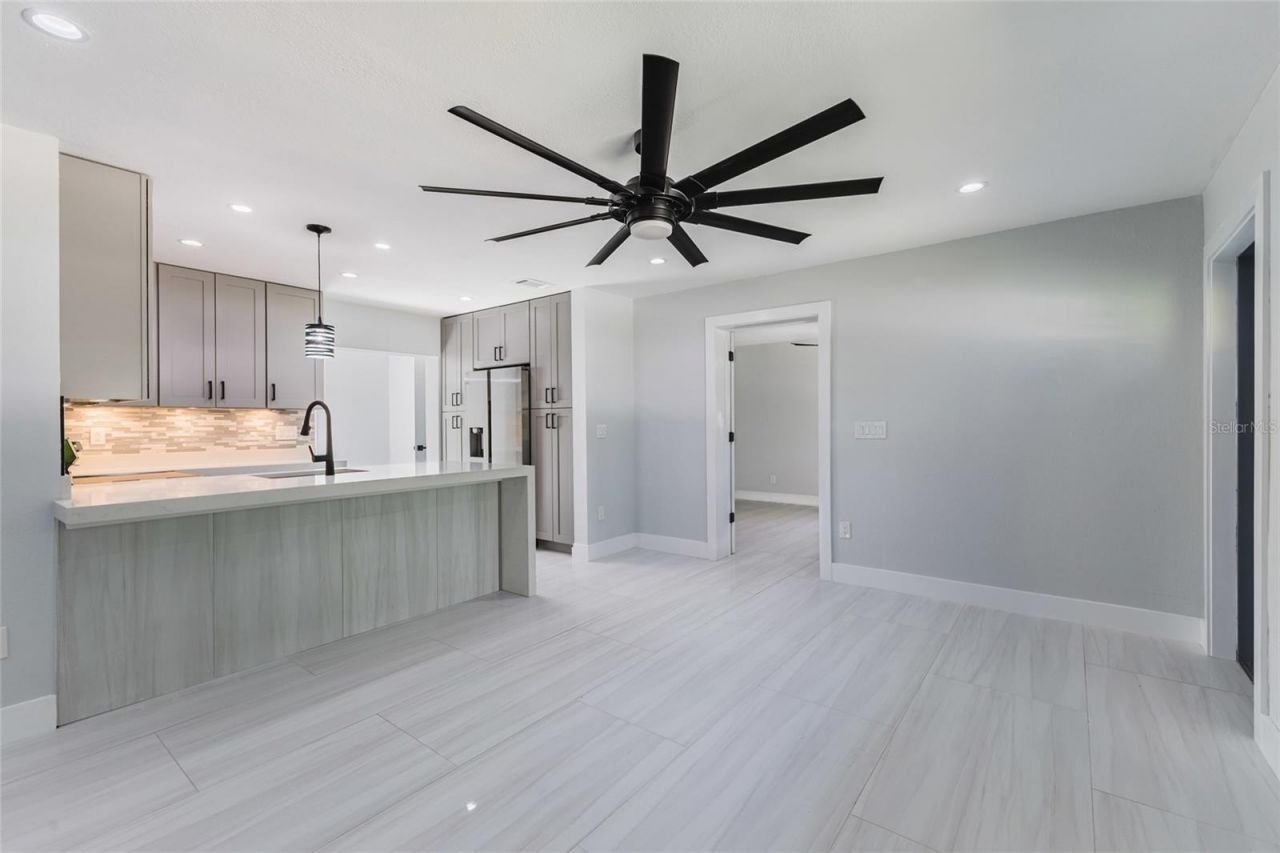 639 Hand Avenue, Sarasota, FL 34232 Photo