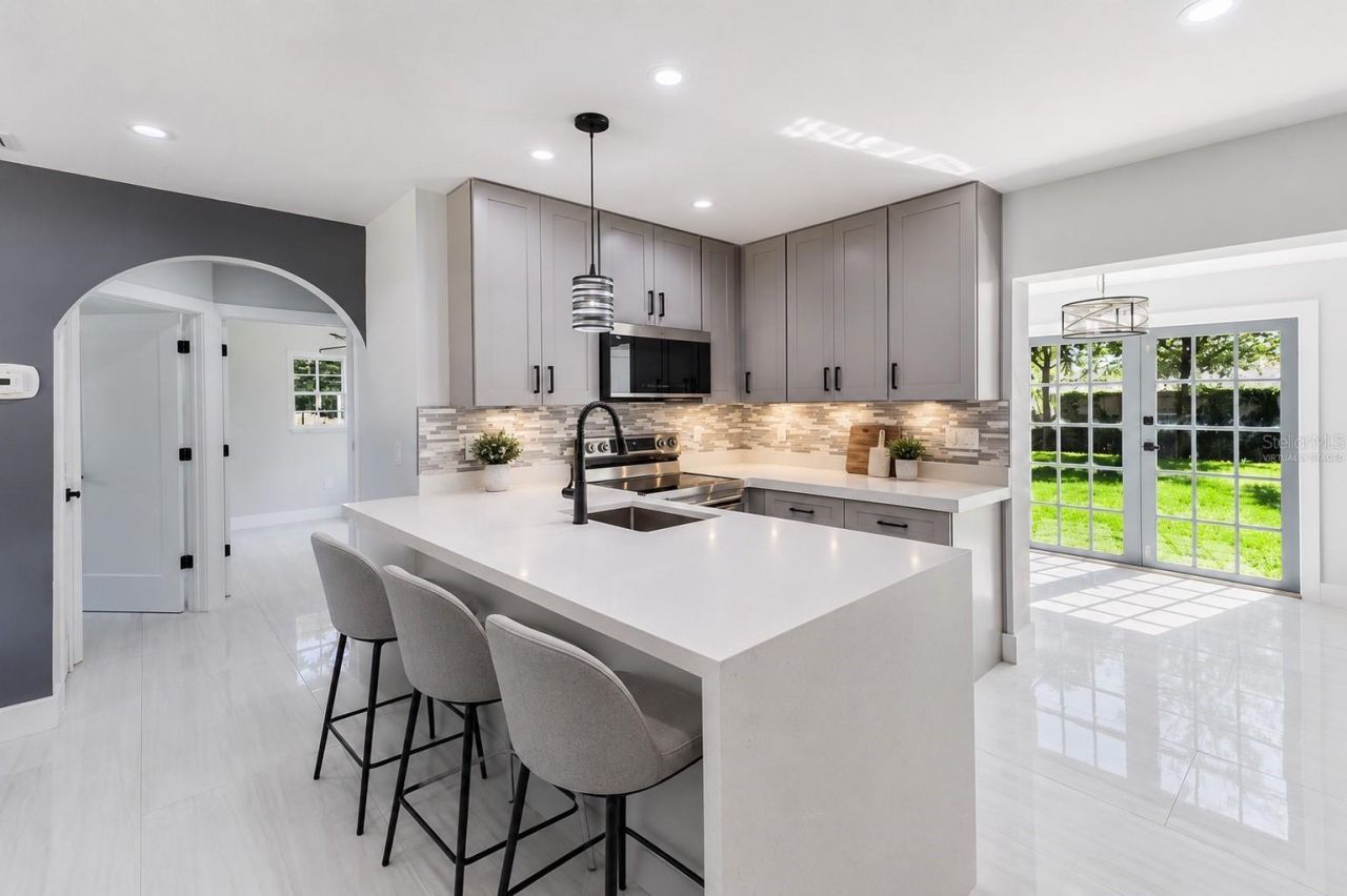 639 Hand Avenue, Sarasota, FL 34232 Photo