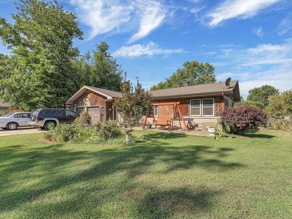 515 S West Avenue , Springfield, MO 65806