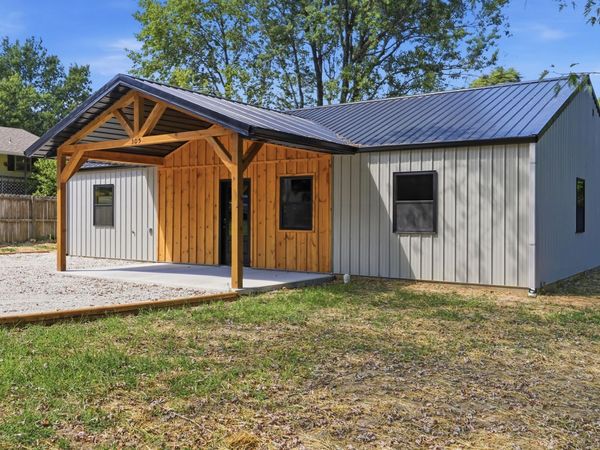 305 W 14th Street , Mountain Grove, MO 65711