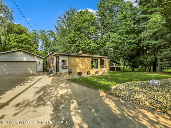 5921 Woodgate Drive, Lansing, MI 48911