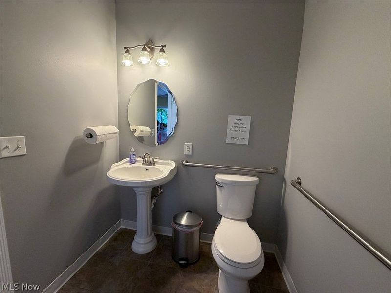 141 E Main Street, McConnelsville, OH 43756 Photo 5