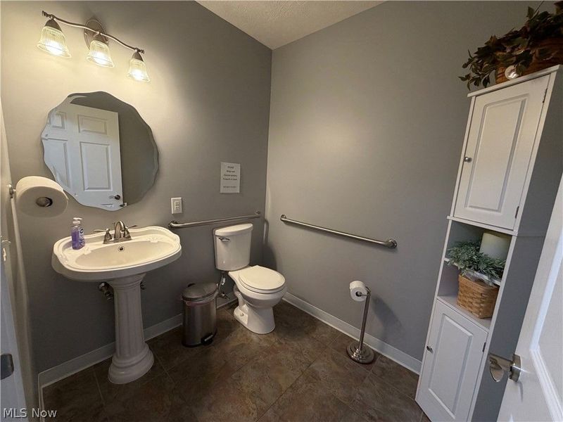 141 E Main Street, McConnelsville, OH 43756 Photo 6