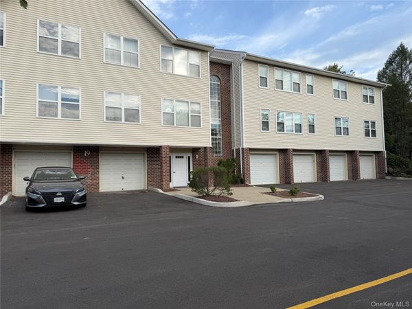 18 Deer Ct Drive, Unit Building 1, Middletown, NY 10940