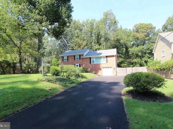 6915 WILSON LANE , BETHESDA, MD 20817