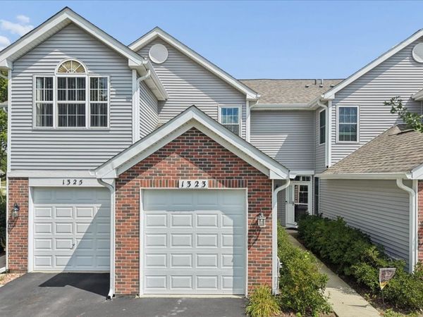 1323 Providence Circle , Elgin, IL 60120