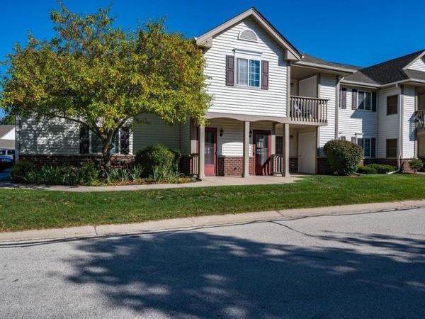 596 Pewaukee ROAD, Unit C, Pewaukee, WI 53072