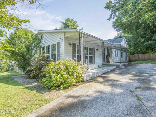 116 S Pine St, Maryville, TN 37804
