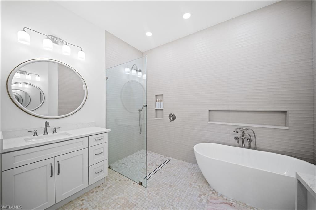 878 Vistana Cir, Naples, FL 34119 Photo