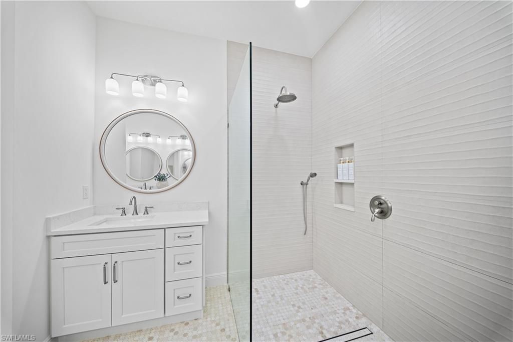 878 Vistana Cir, Naples, FL 34119 Photo
